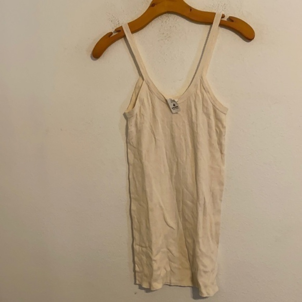INDERA SLEEVELESS TOP SIZE LARGE